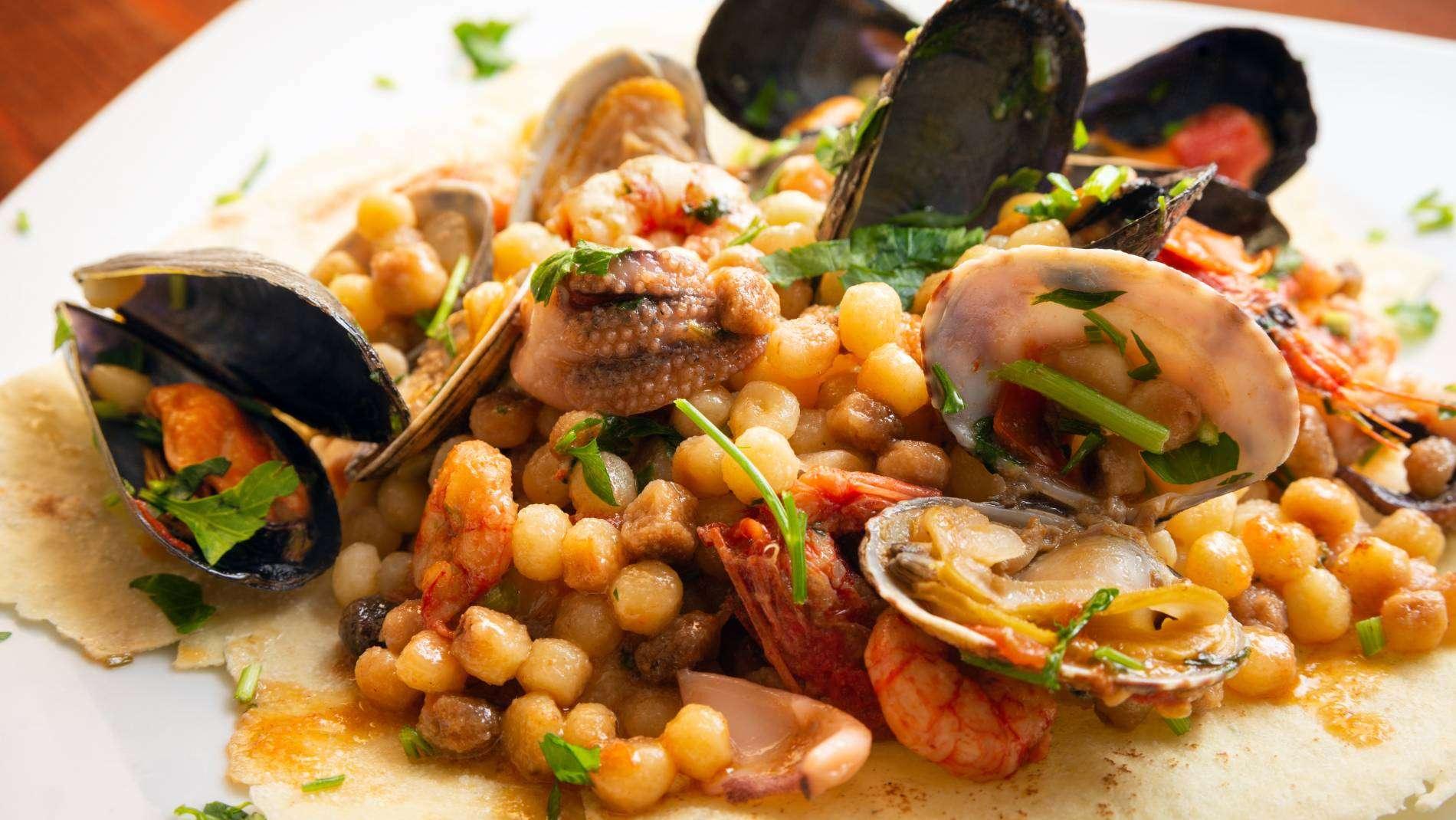 Fregola con frutti di mare e zafferano