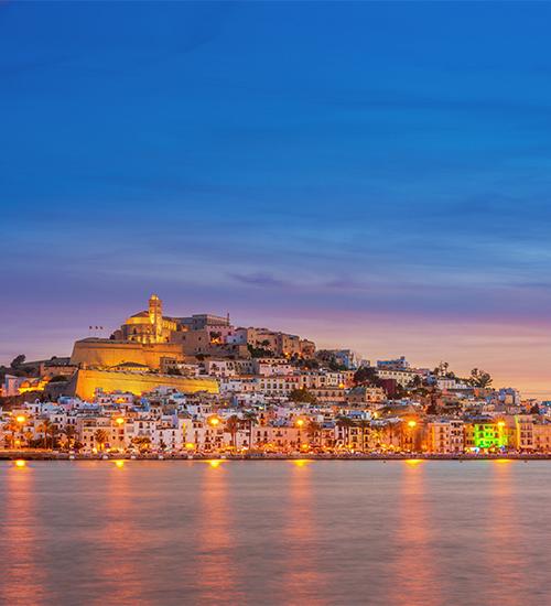 Vista dal porto di Ibiza sulla città vecchia