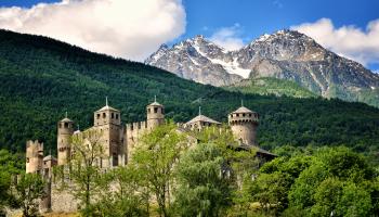 Vacanze in montagna estate | Castello di Fenis, Valle d'Aosta