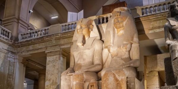 Le statue di Amenhotep III e Tiye 