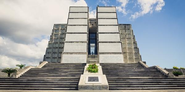 Faro di Colon e la Boutique del Fumador 