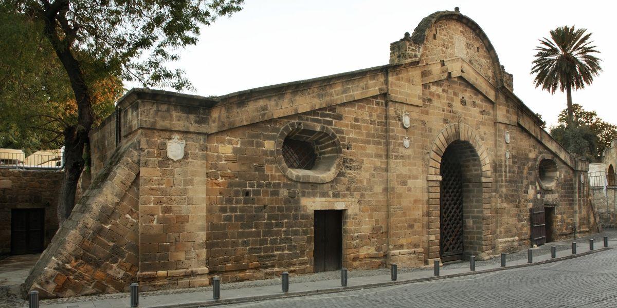 Le Mura Veneziane e la Porta Famagosta 
