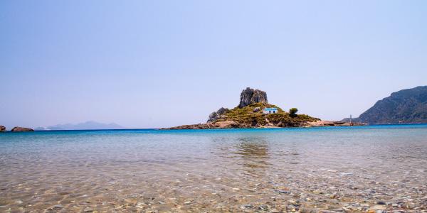 Agios Stefanos, la spiaggia con vista