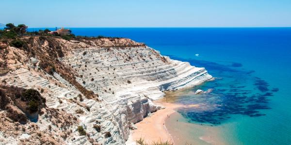 Ammira la Scala dei Turchi
