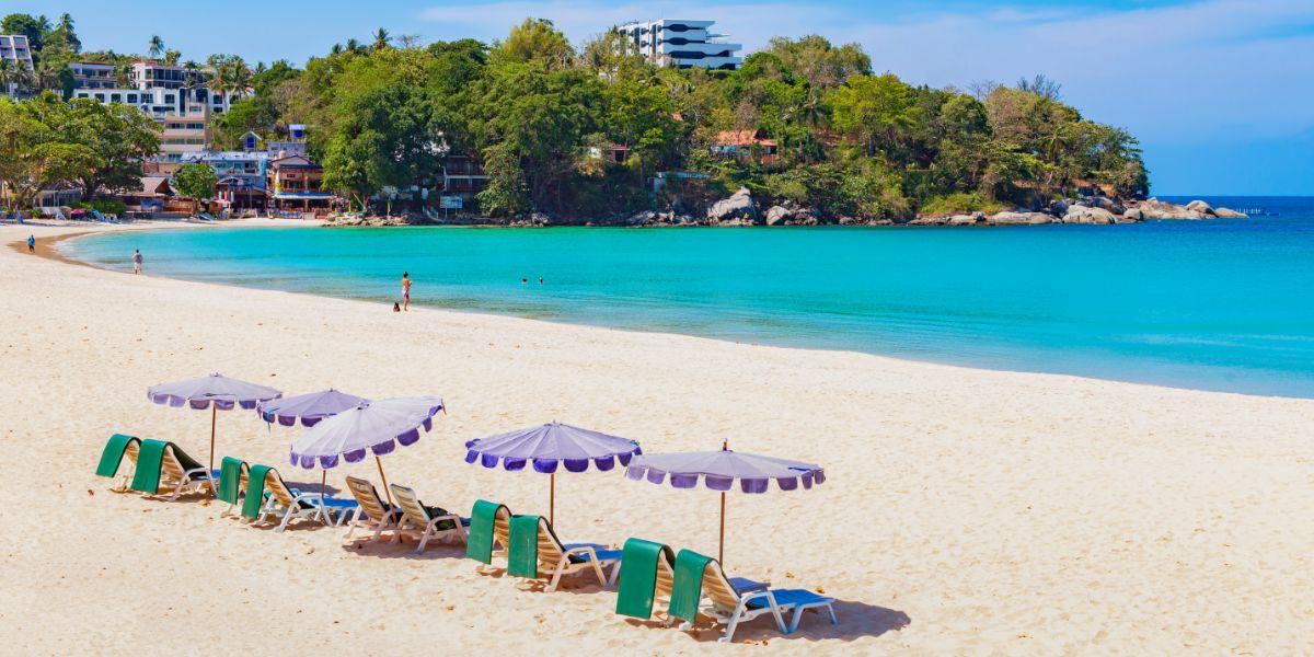  Kata Beach, la spiaggia della Phuket avventurosa