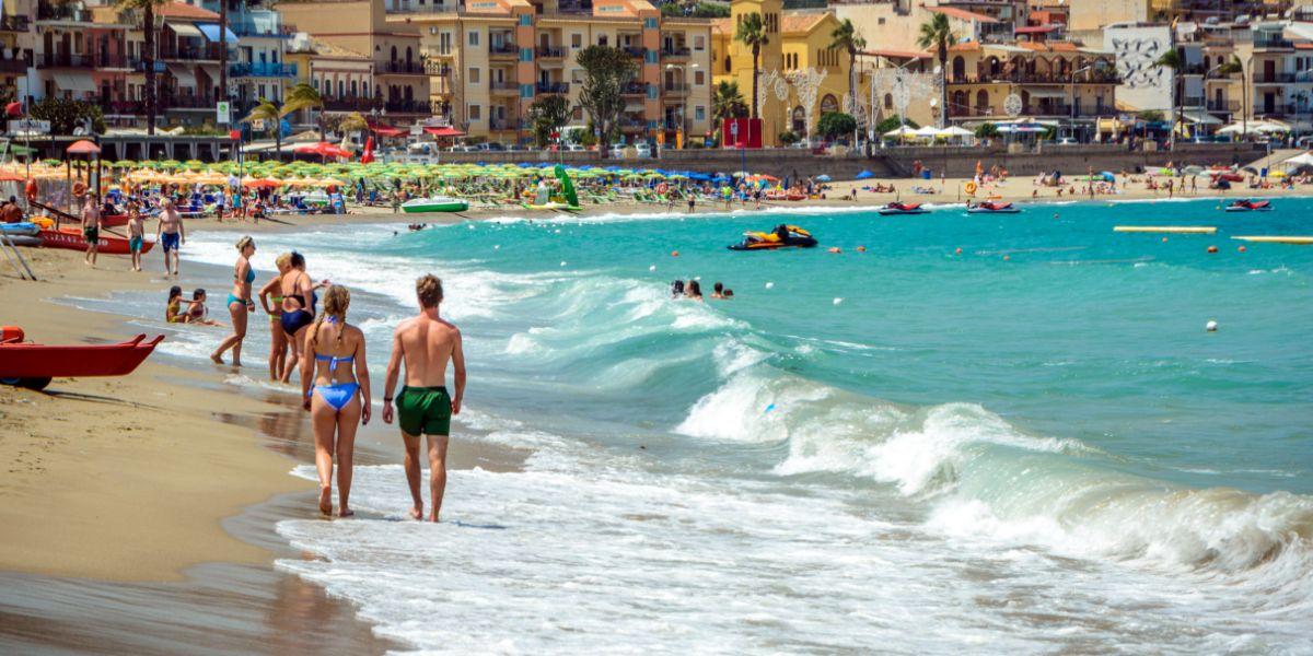 Ragusa e la spiaggia di Punta Braccetto