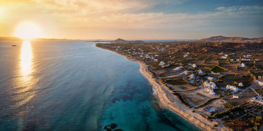 La spiaggia di Plaka 