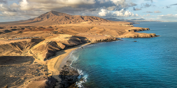 Lanzarote: paesaggi vulcanici e mare tutto l’anno
