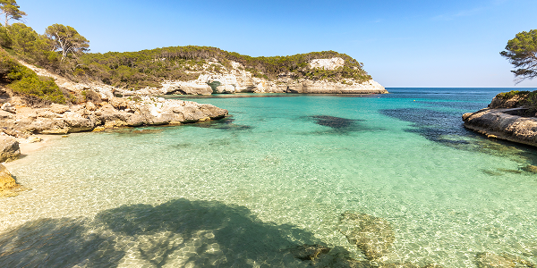 Minorca: dove andare in vacanza ad agosto per natura, mare e tranquillità
