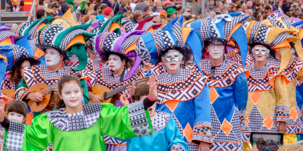 Tribuna o street party?