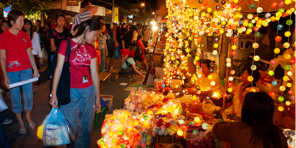  Esperienze autentiche: mercati locali e street food