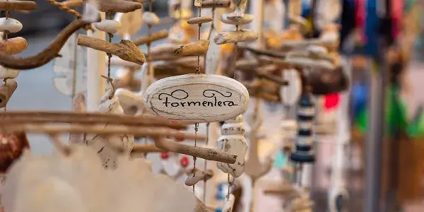 Cosa vedere a Formentera? mercatini hippy