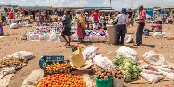 Mercato Maasai: artigianato, sapori e vivacità