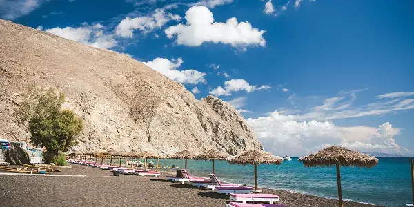 Cosa fare a Santorini in sette giorni? Visitare Perissa