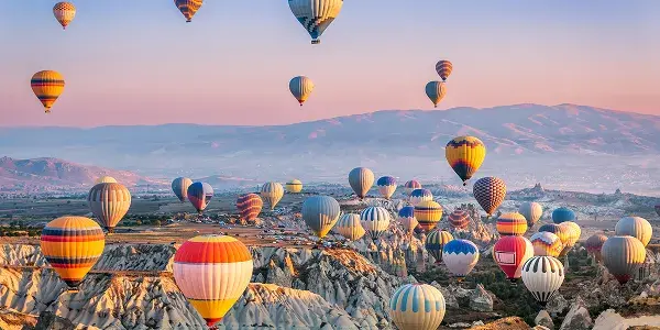 Cappadocia: un paesaggio da fiaba tra mongolfiere e Camini delle Fate