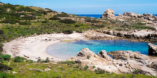 La spiaggia selvaggia di Cala Reale