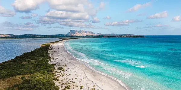 Dove si trova la spiaggia La Cinta e come arrivare