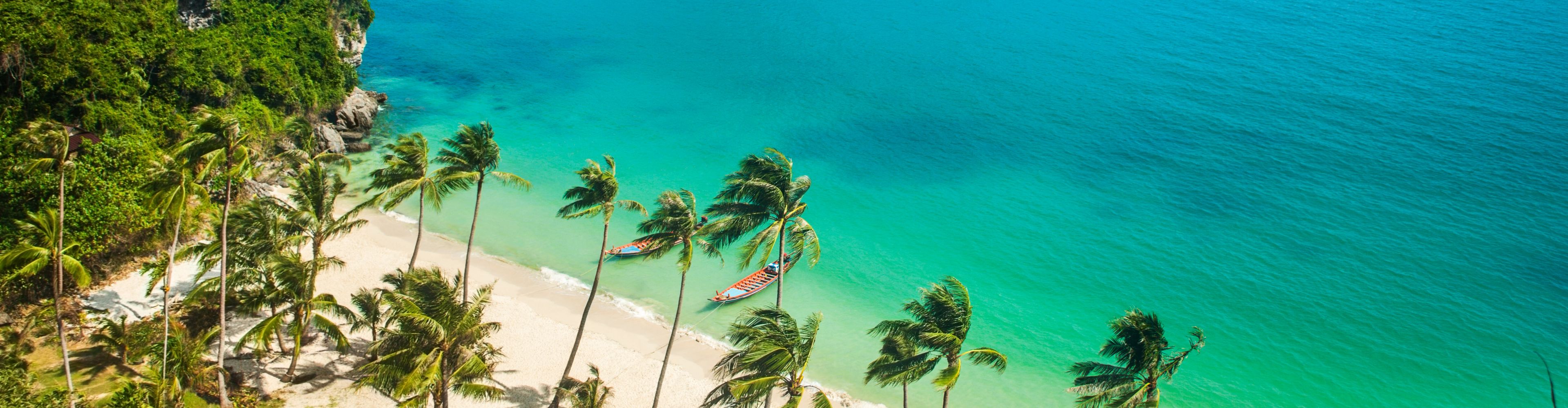 vista dall'alto su  mare azzurro limpido e spiaggia tropicale di Koh Samui Thailandia 