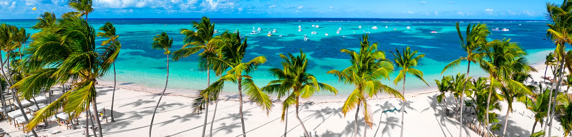 Panorama aereo della spiaggia di sabbia bianca di Bavaro, Repubblica Dominicana