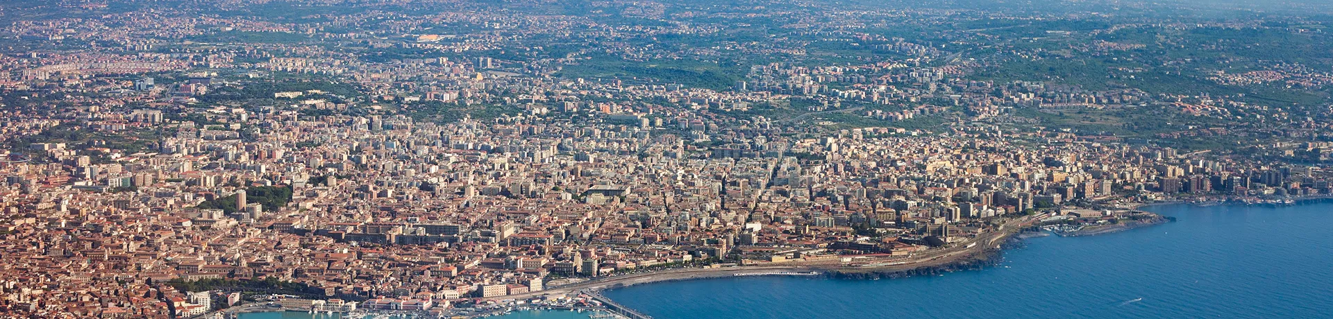 Foto dall'alto su Catania e sull'Etna