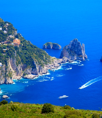 Capri panorama, i Faraglioni, Mar Tirreno, baia di Napoli, Italia