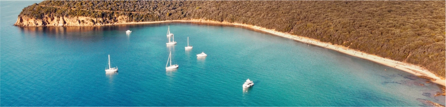 vista aerea su Cala Violina a Grosseto in Toscana 