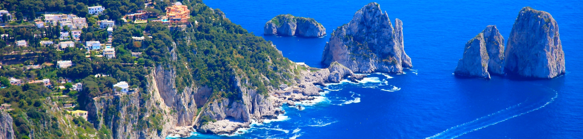 Capri panorama, i Faraglioni, Mar Tirreno, baia di Napoli, Italia
