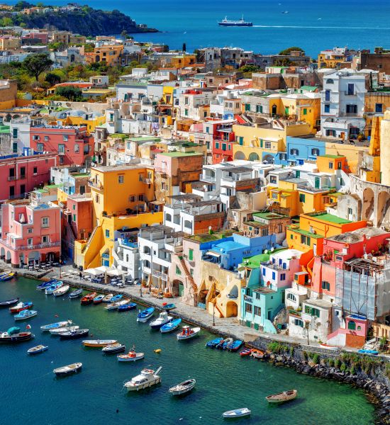 8 iconiche scene film ambientati in Italia | Procida, Il Postino