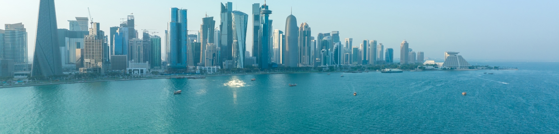 Drone View sui grattacieli di Doha downtown, Quatar