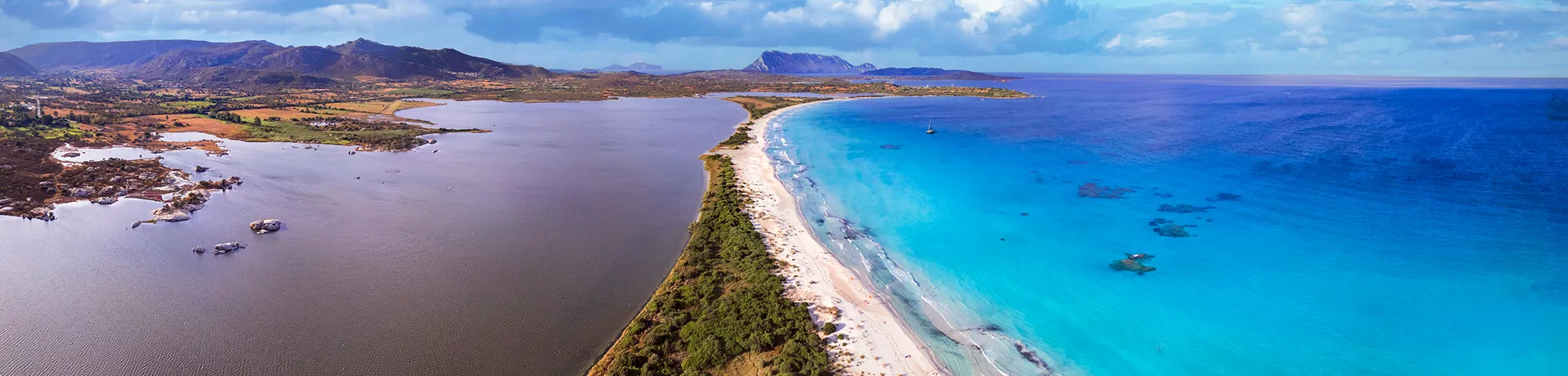 Vista panoramica della splendida spiaggia di La Cinta San Teodoro | Racconti di viaggio Alpitour