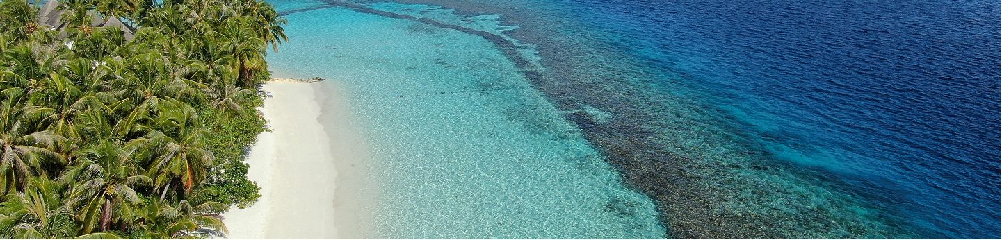 vista aerea su mare cristallino, Maldive