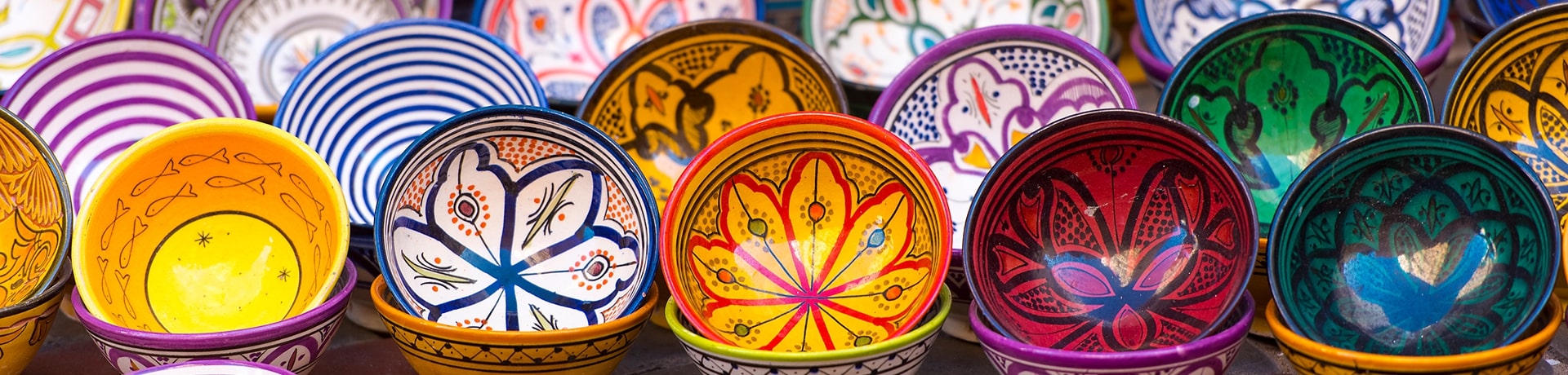 ceramiche colorate tipiche della tradizione marocchina