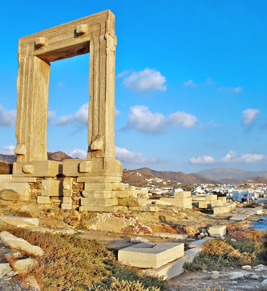 Alla scoperta della Portara, porta del tempio di Apollo a Naxos | Racconti di viaggio Alpitour